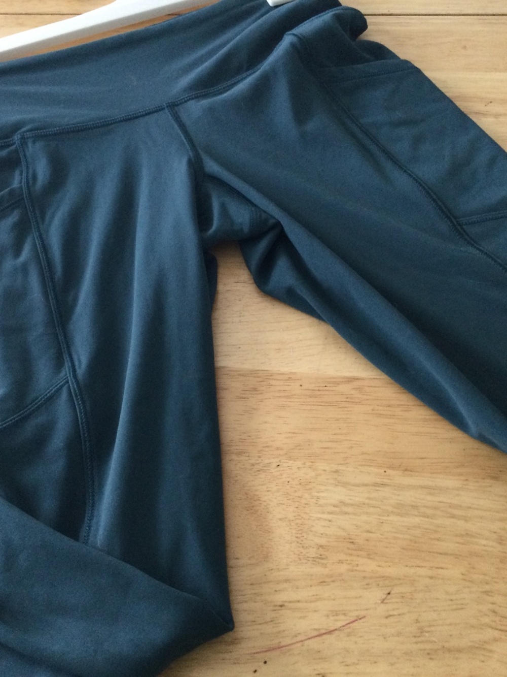 NWT Banana Republic Women’s Leggings in great Teal color !!!
